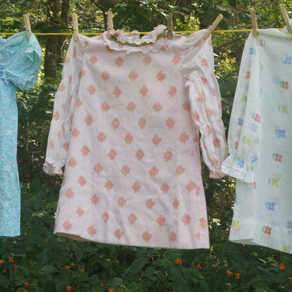 Vintage 1960's girls puffy sleeve floral print dress